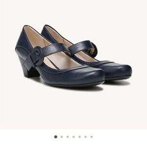 LIFESTRIDE NWOT and Rozz Mary Lane Pump never worn. Super cute. Perfect!🦋